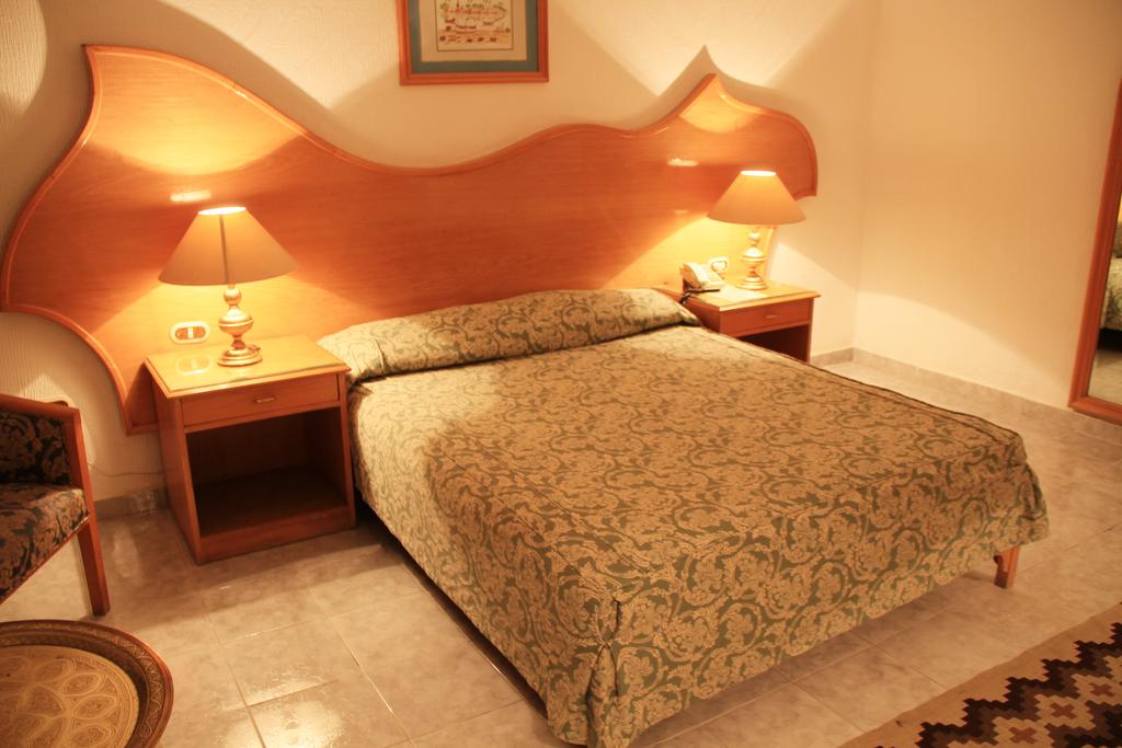 Turquoise Beach Hotel - Image 3